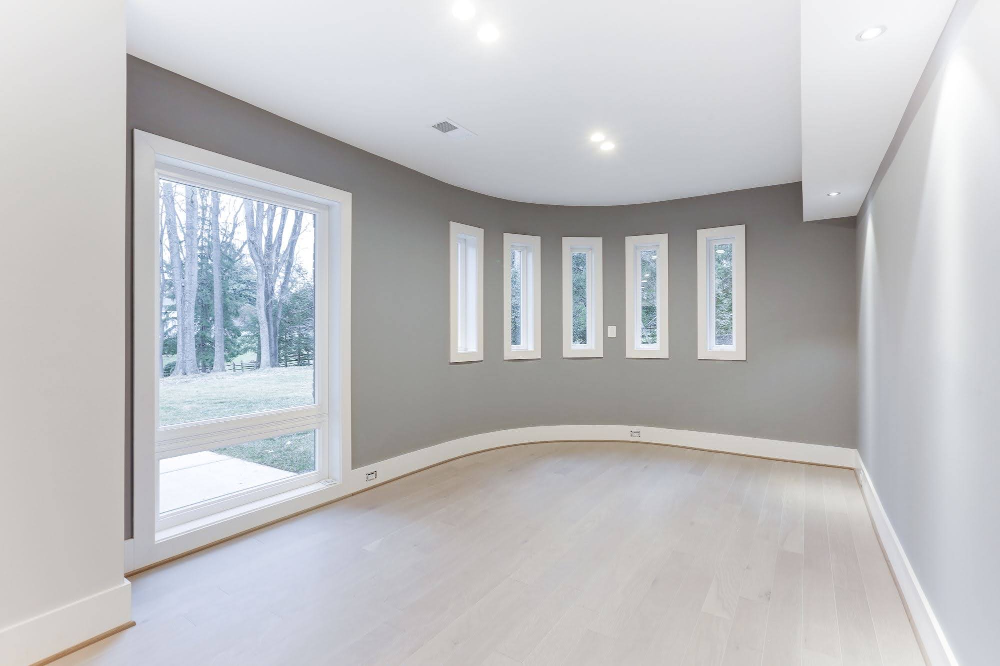 Aluminum vs. PVC vs. Hybrid: Which Is Right for Your Canadian Home?