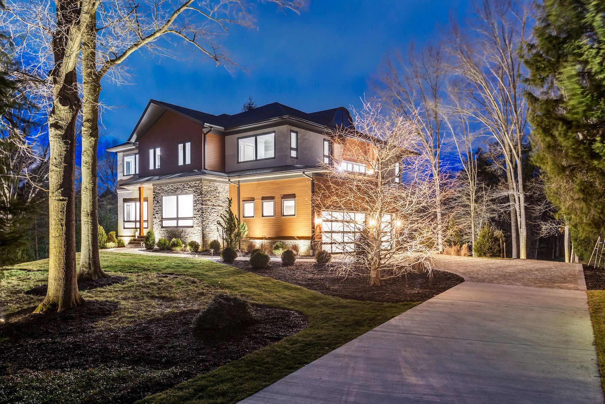 Aluminum windows — modern residential
