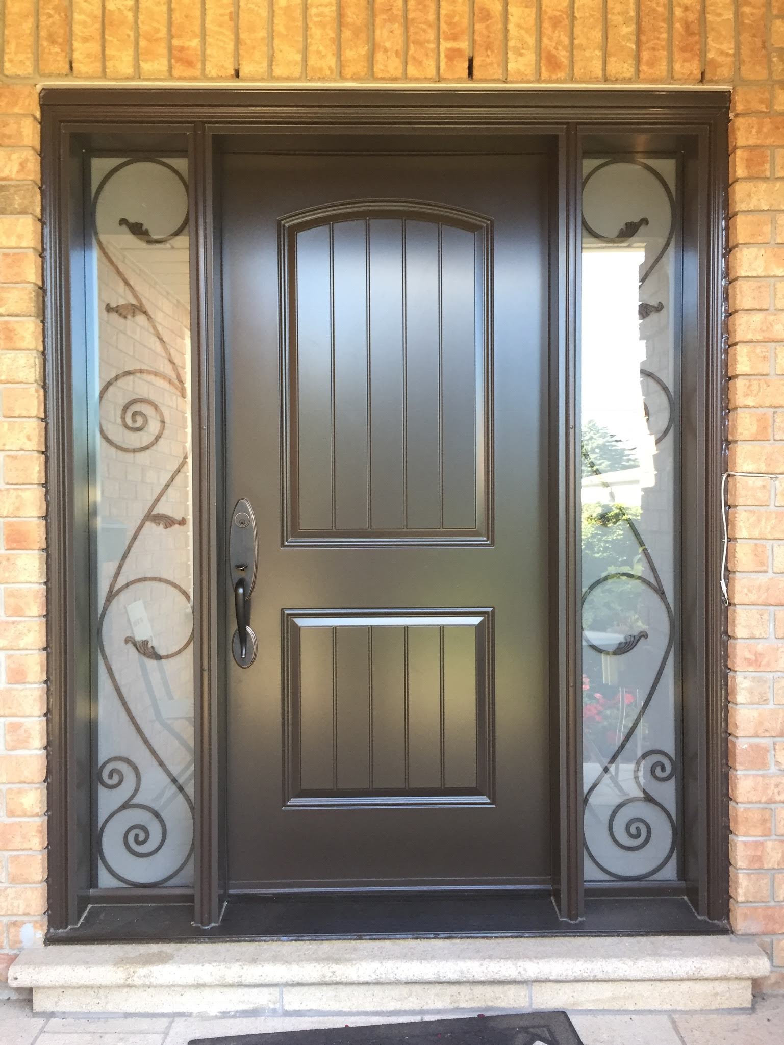 Double entry doors — Vaughan
